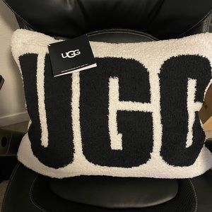 NWT UGG Pillow